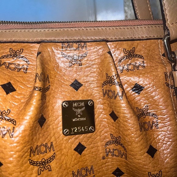 MCM Zip Belt Tote In Cognac Visetos Coated Canvas
Shoulder Bag - Picture 5 of 9